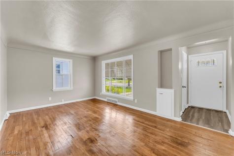 14205 Corridon Avenue Maple Heights OH 44137