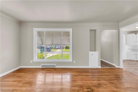14205 Corridon Avenue Maple Heights OH 44137