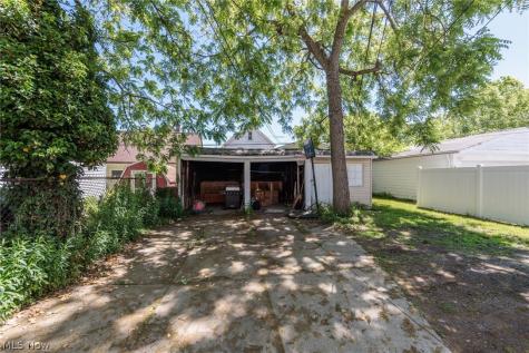 2035 Chesterland Avenue Lakewood OH 44107
