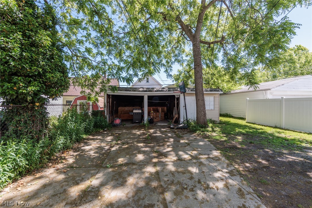 2035 Chesterland Avenue Lakewood OH 44107