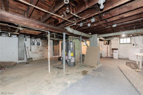 2035 Chesterland Avenue Lakewood OH 44107