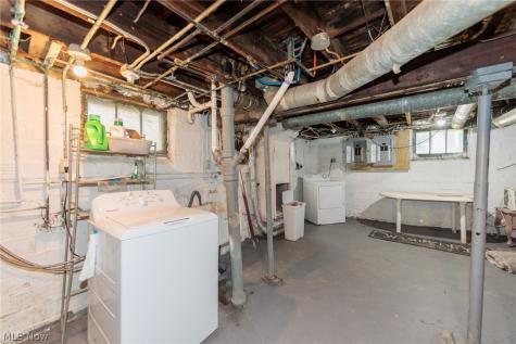 2035 Chesterland Avenue Lakewood OH 44107
