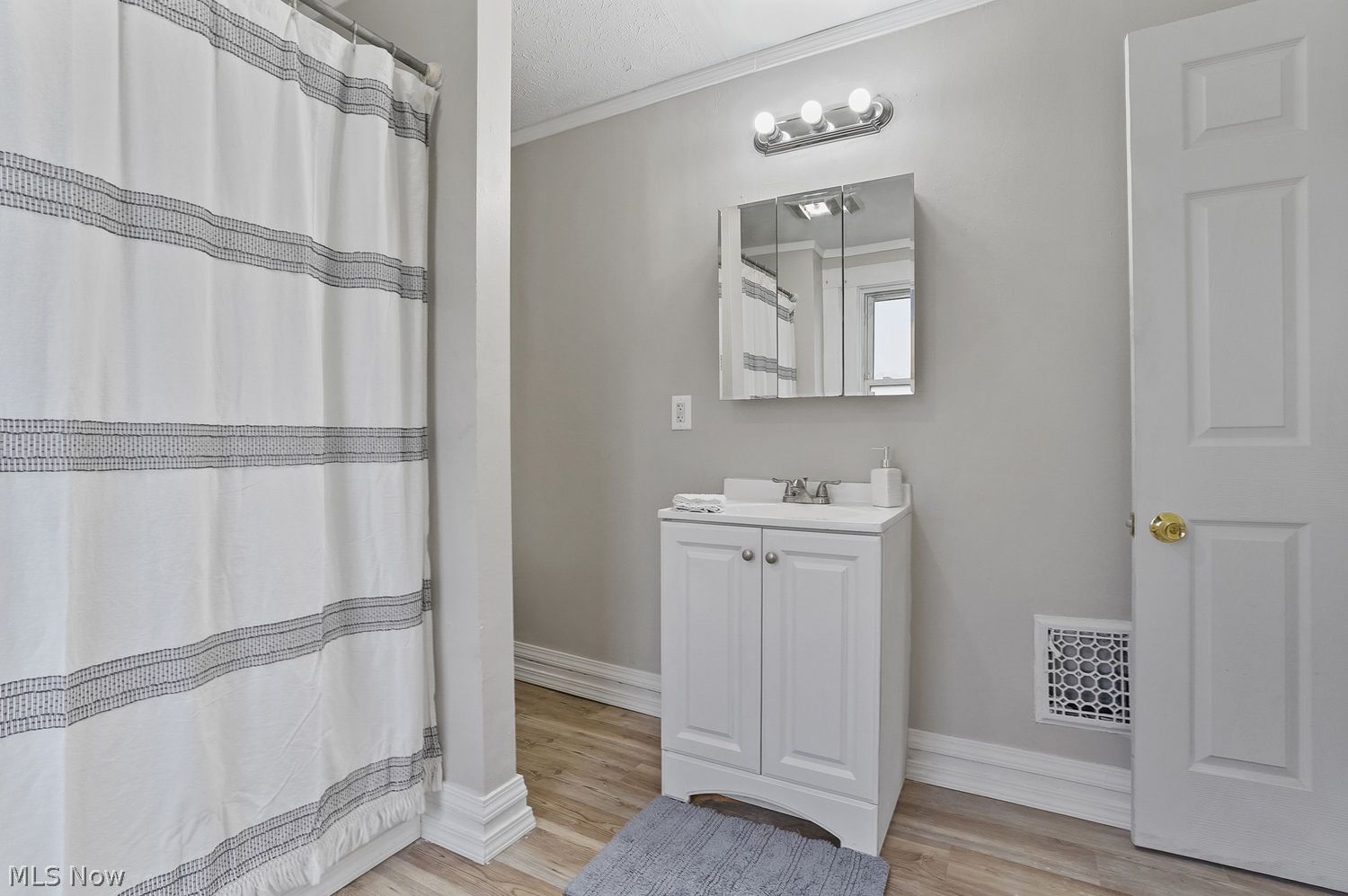 8210 Dorver Avenue Cleveland OH 44105