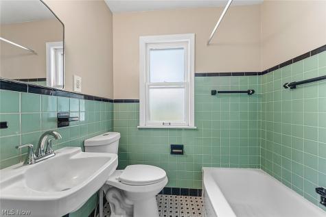 866 E 209th Street Euclid OH 44119