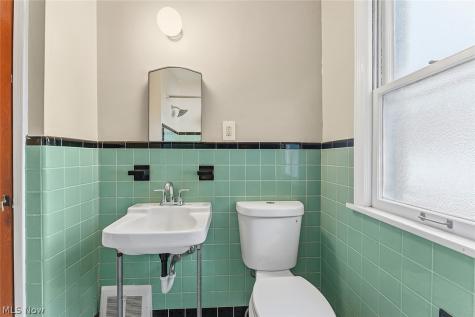 866 E 209th Street Euclid OH 44119