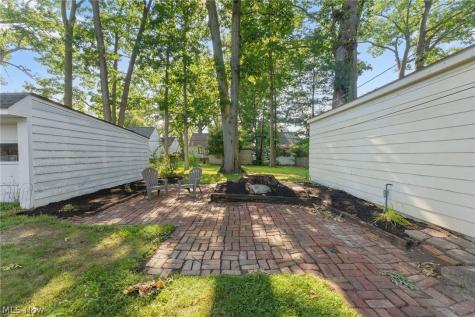 602 Huntmere Drive Bay Village OH 44140