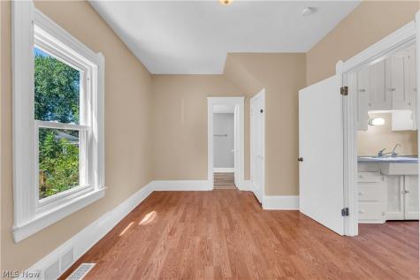 12520 Carrington Avenue Cleveland OH 44135