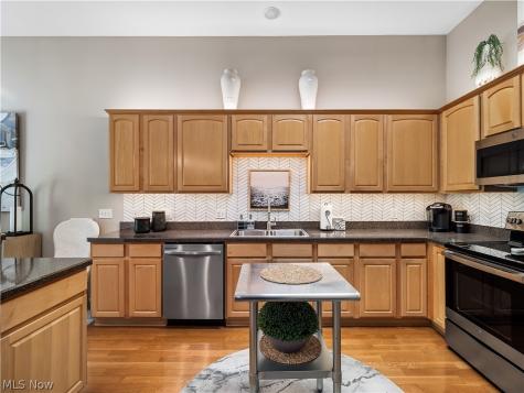 29395 Hummingbird Circle Westlake OH 44145