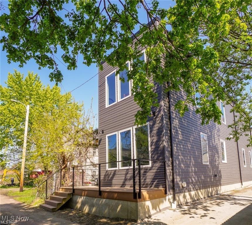 4210 Peach Court Cleveland OH 44113