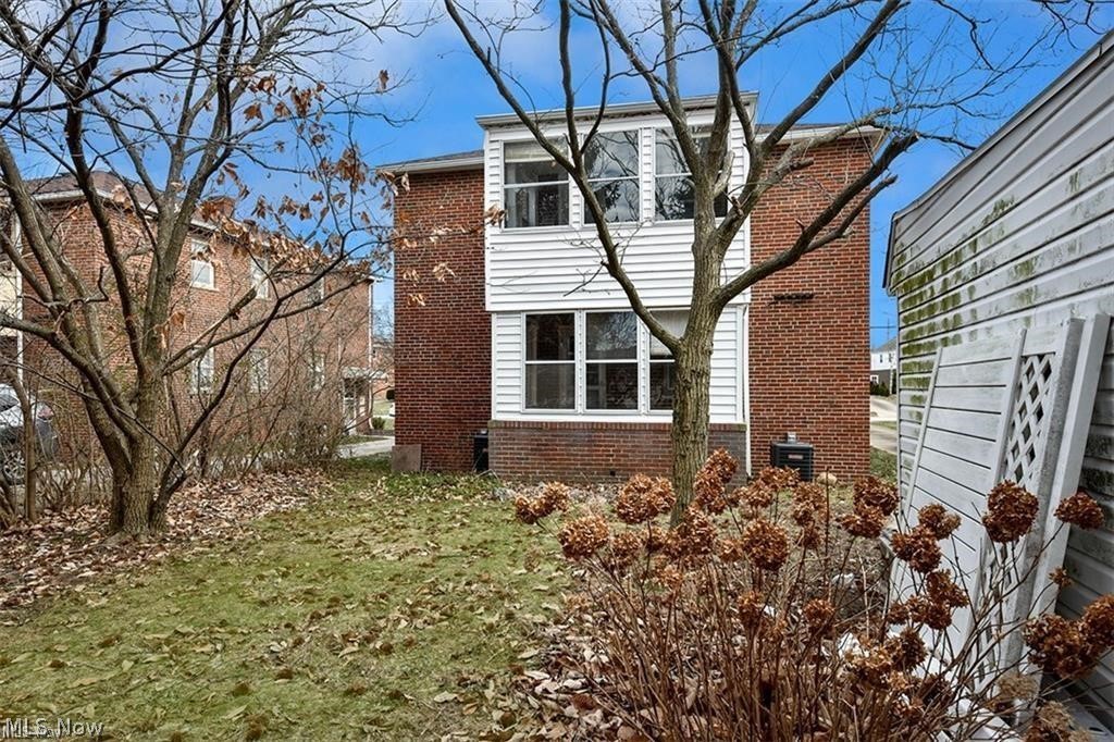 2346 Westmoor Rocky River OH 44116