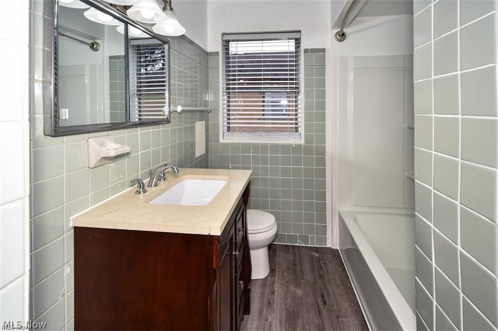 2346 Westmoor Rocky River OH 44116