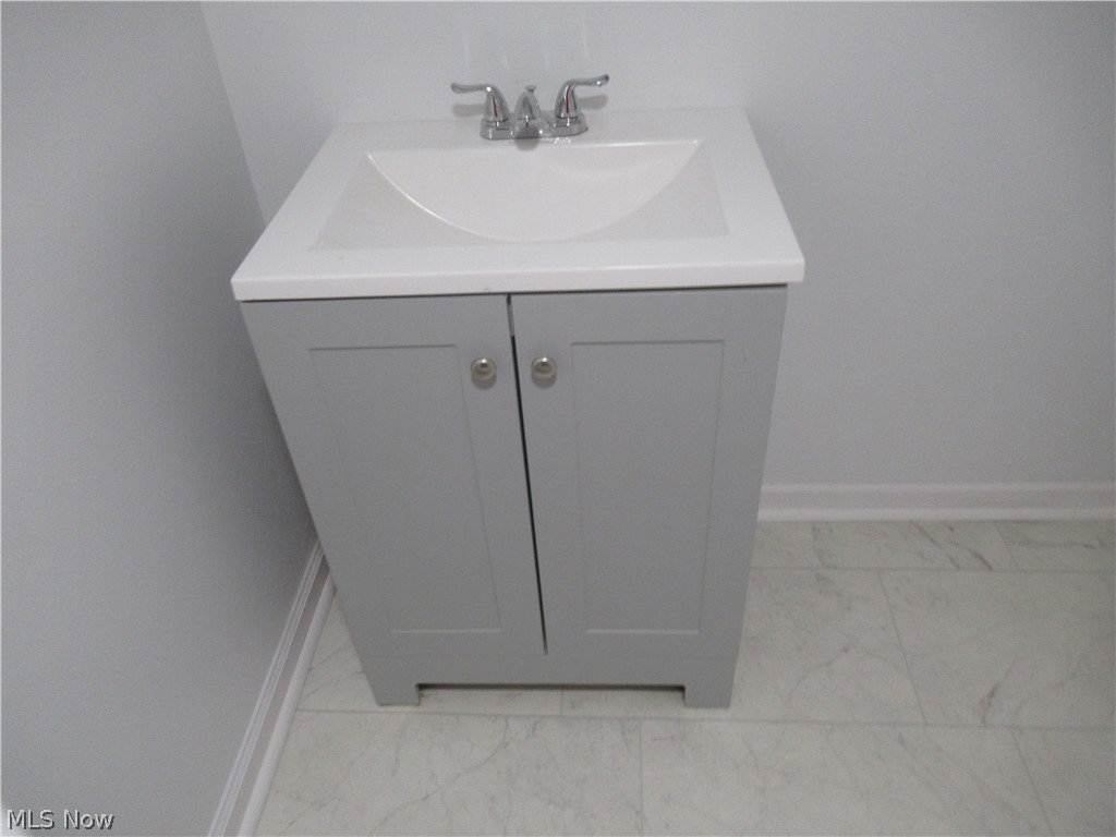 5112 Haverford Drive Lyndhurst OH 44124