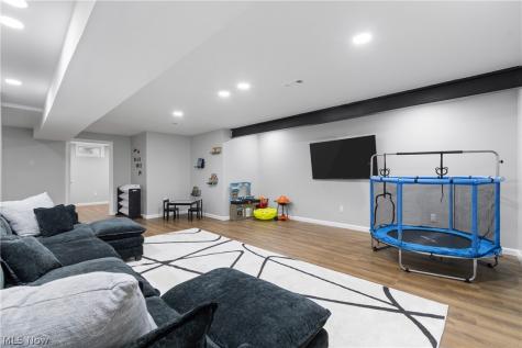 64 Brewster Drive Tallmadge OH 44278
