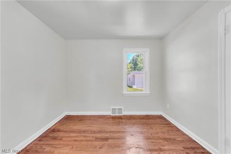 18405 Raymond Street Maple Heights OH 44137