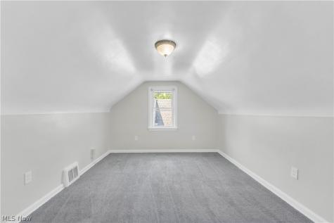 18405 Raymond Street Maple Heights OH 44137