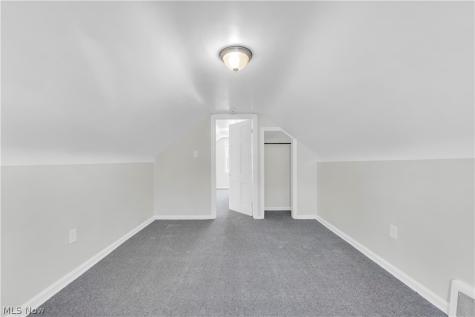 18405 Raymond Street Maple Heights OH 44137