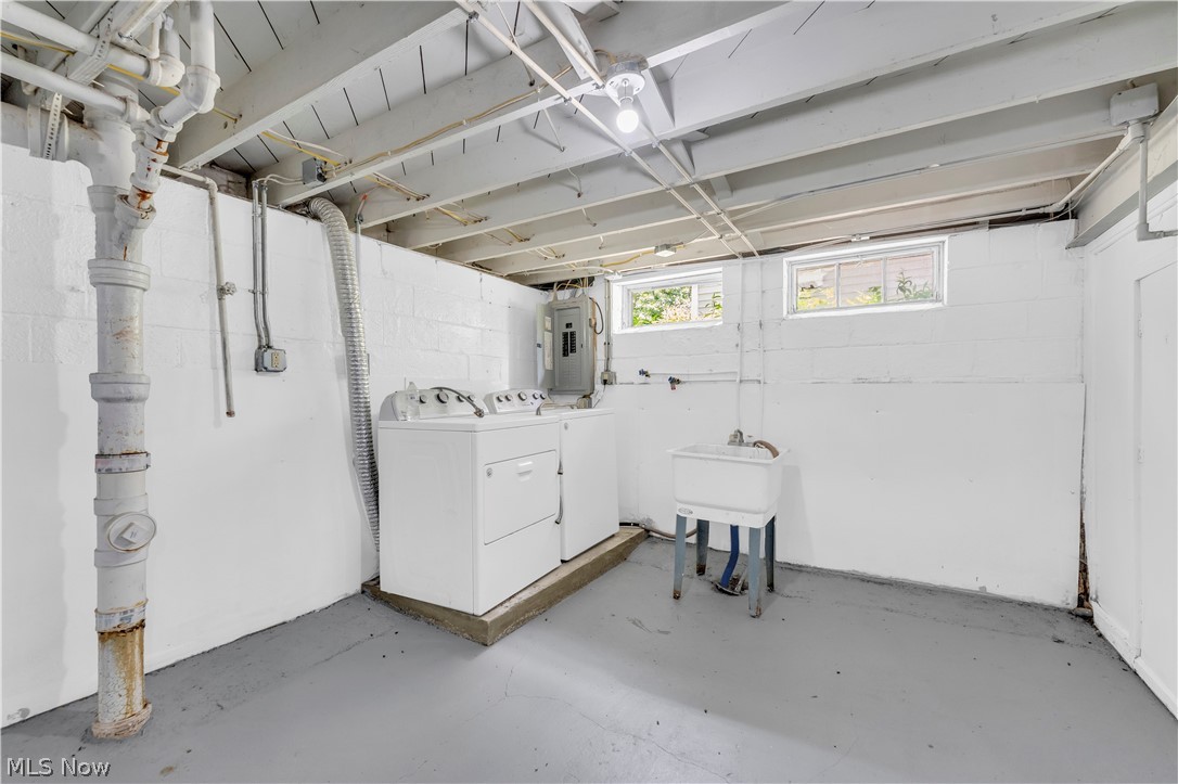 18405 Raymond Street Maple Heights OH 44137