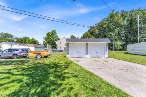 18405 Raymond Street Maple Heights OH 44137