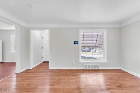 18405 Raymond Street Maple Heights OH 44137