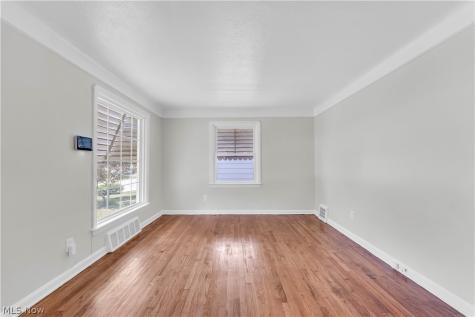 18405 Raymond Street Maple Heights OH 44137