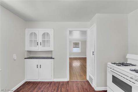 18405 Raymond Street Maple Heights OH 44137