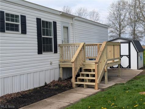 135 Kenny Brook Lane Elyria OH 44035