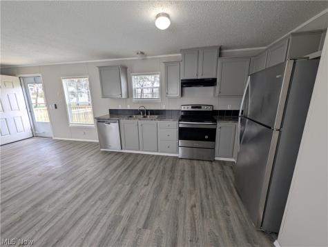 135 Kenny Brook Lane Elyria OH 44035