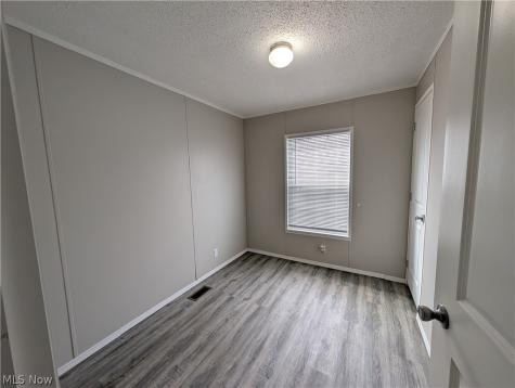 135 Kenny Brook Lane Elyria OH 44035