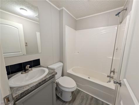135 Kenny Brook Lane Elyria OH 44035