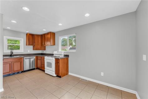 1083 Eastlake Drive Eastlake OH 44095