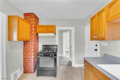 2133 W 98th Street Cleveland OH 44102