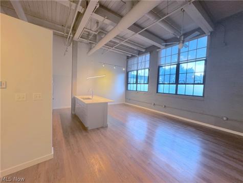1587 E 31st Street Cleveland OH 44114