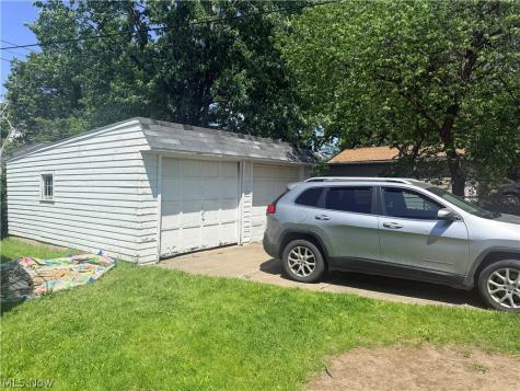 12809 Mccracken Road Garfield Heights OH 44125