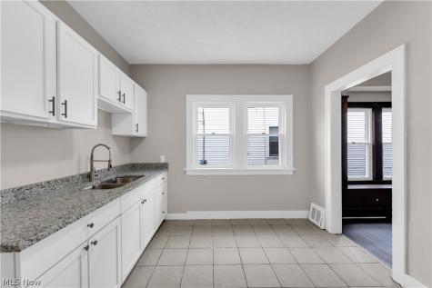 10106 Greenview Avenue Garfield Heights OH 44125