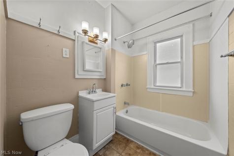 2056 Wascana Avenue Lakewood OH 44107