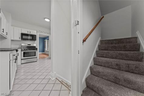 2056 Wascana Avenue Lakewood OH 44107