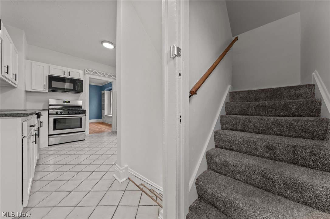 2056 Wascana Avenue Lakewood OH 44107