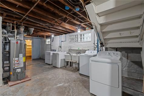 2056 Wascana Avenue Lakewood OH 44107
