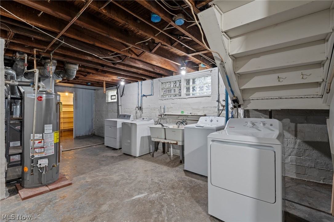 2056 Wascana Avenue Lakewood OH 44107