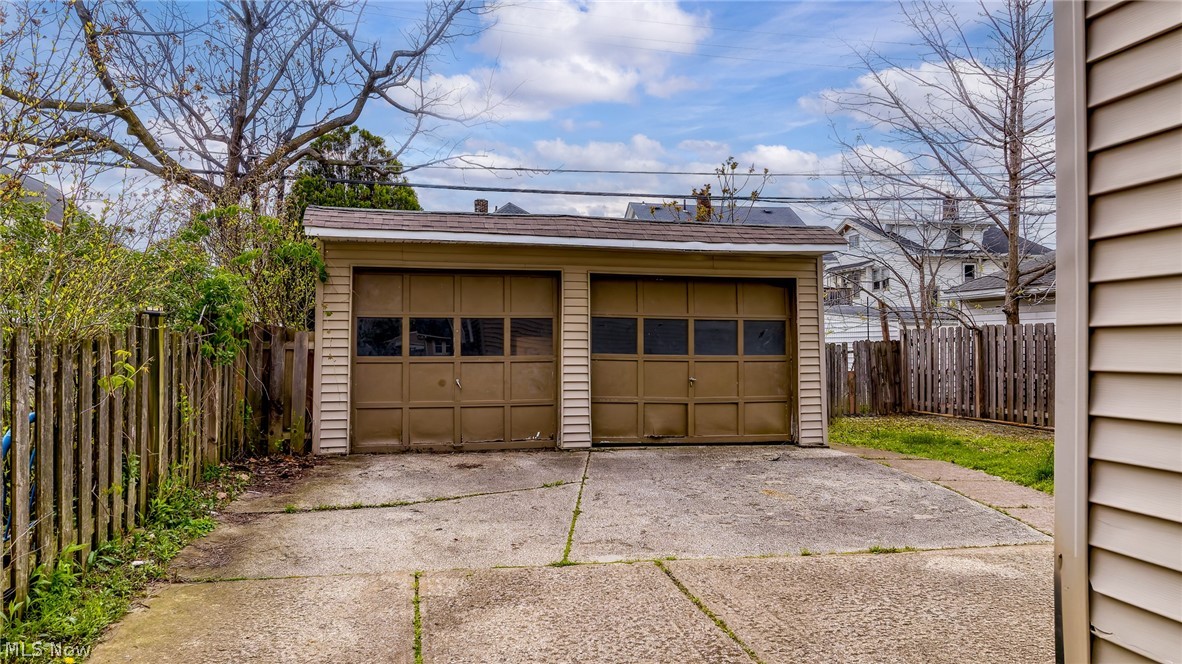 2056 Wascana Avenue Lakewood OH 44107
