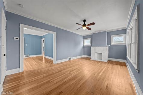 2056 Wascana Avenue Lakewood OH 44107