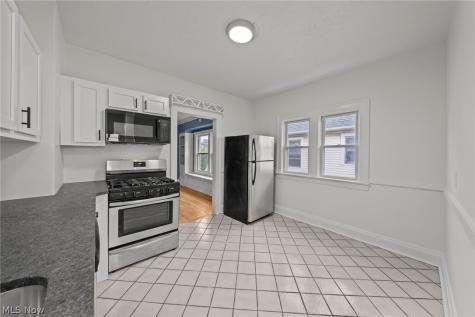 2056 Wascana Avenue Lakewood OH 44107