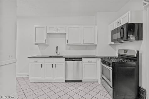 2056 Wascana Avenue Lakewood OH 44107