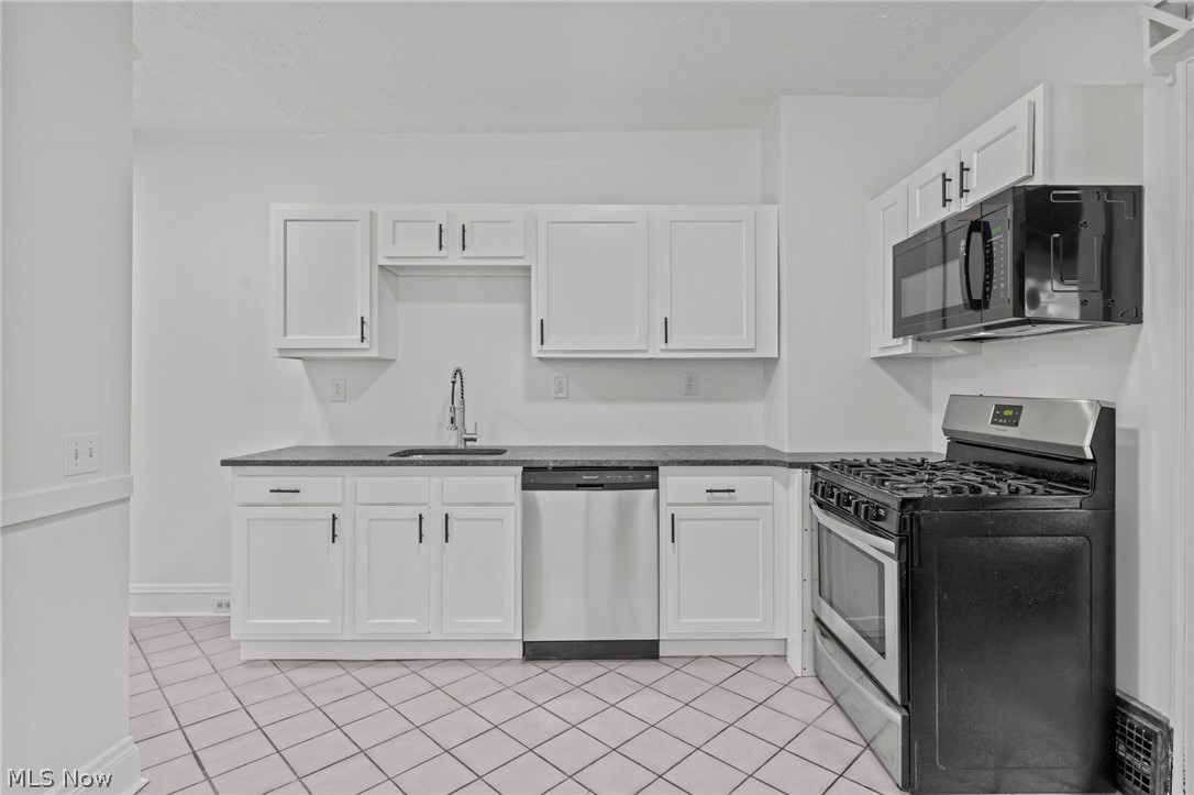 2056 Wascana Avenue Lakewood OH 44107