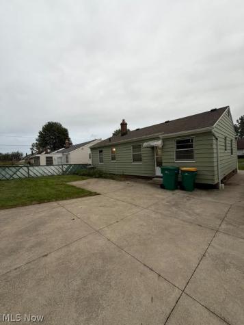 15317 Steinway Boulevard Maple Heights OH 44137
