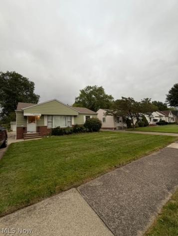 15317 Steinway Boulevard Maple Heights OH 44137