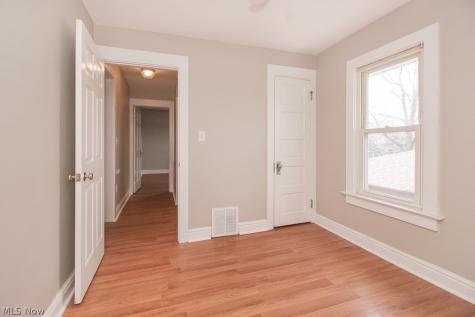 19211 Shawnee Avenue Cleveland OH 44119