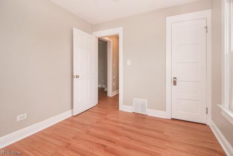 19211 Shawnee Avenue Cleveland OH 44119