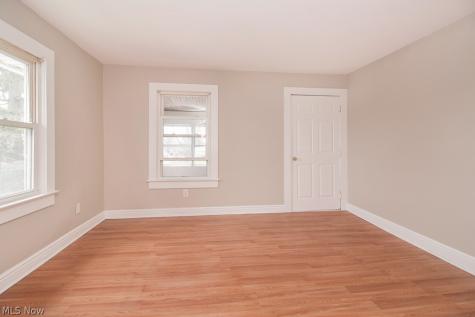 19211 Shawnee Avenue Cleveland OH 44119