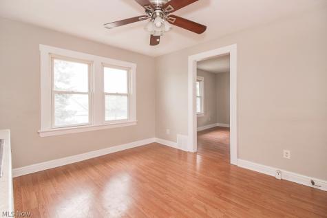 19211 Shawnee Avenue Cleveland OH 44119